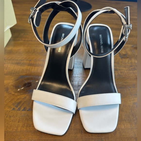 MICHAEL KORS Merriam Block Heeled Sandals - Picture 5 of 7